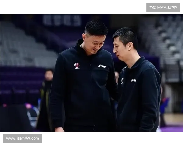 中国男篮队内对抗训练赛 杜锋和郭士强齐上阵各执教一方 中国男篮队内对抗训练赛 杜锋和郭士强齐上阵各执教一方